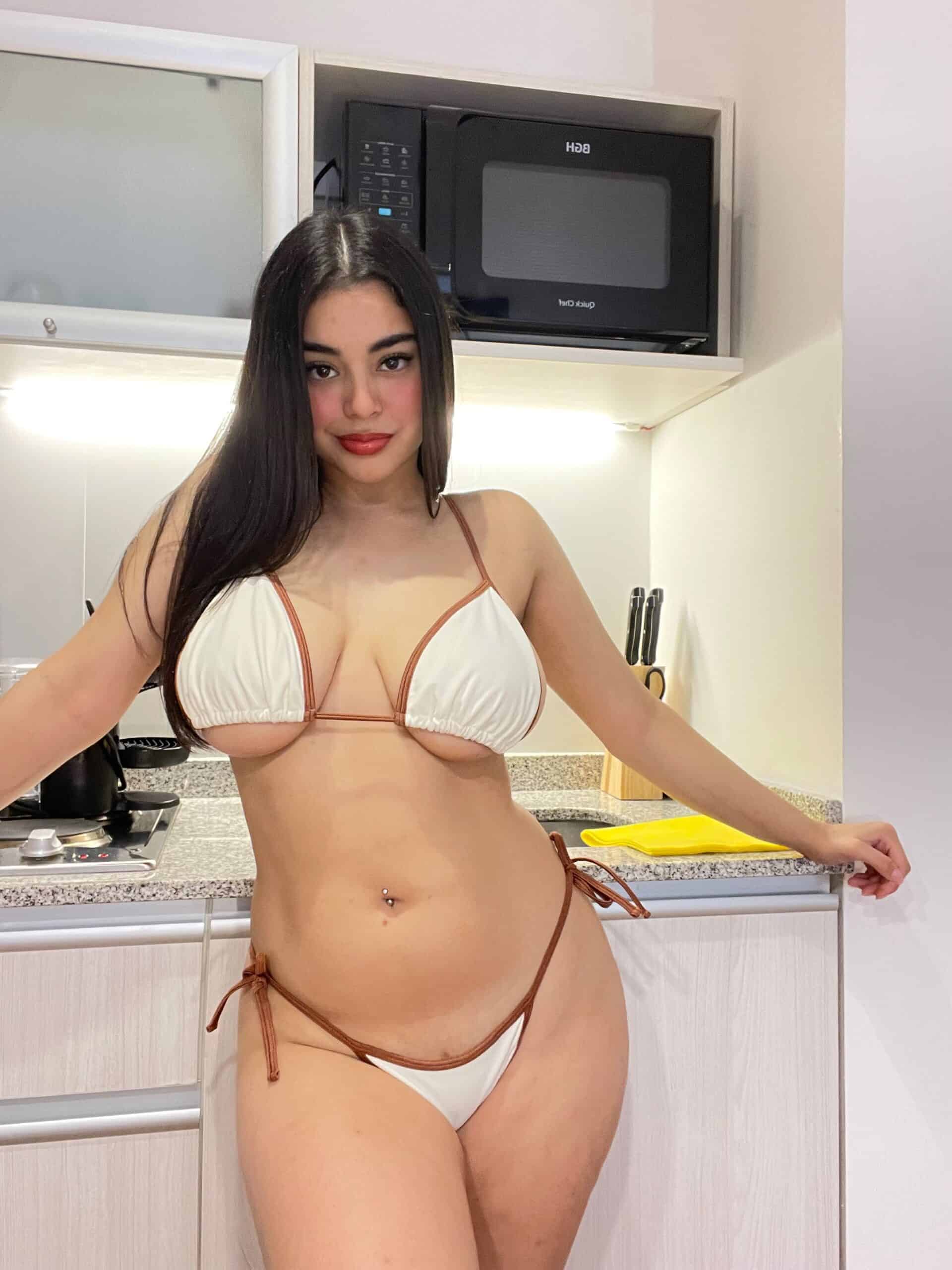 Angelina: la nena de grandes tetas y culo OnlyFans Leaks - Imagen 5
