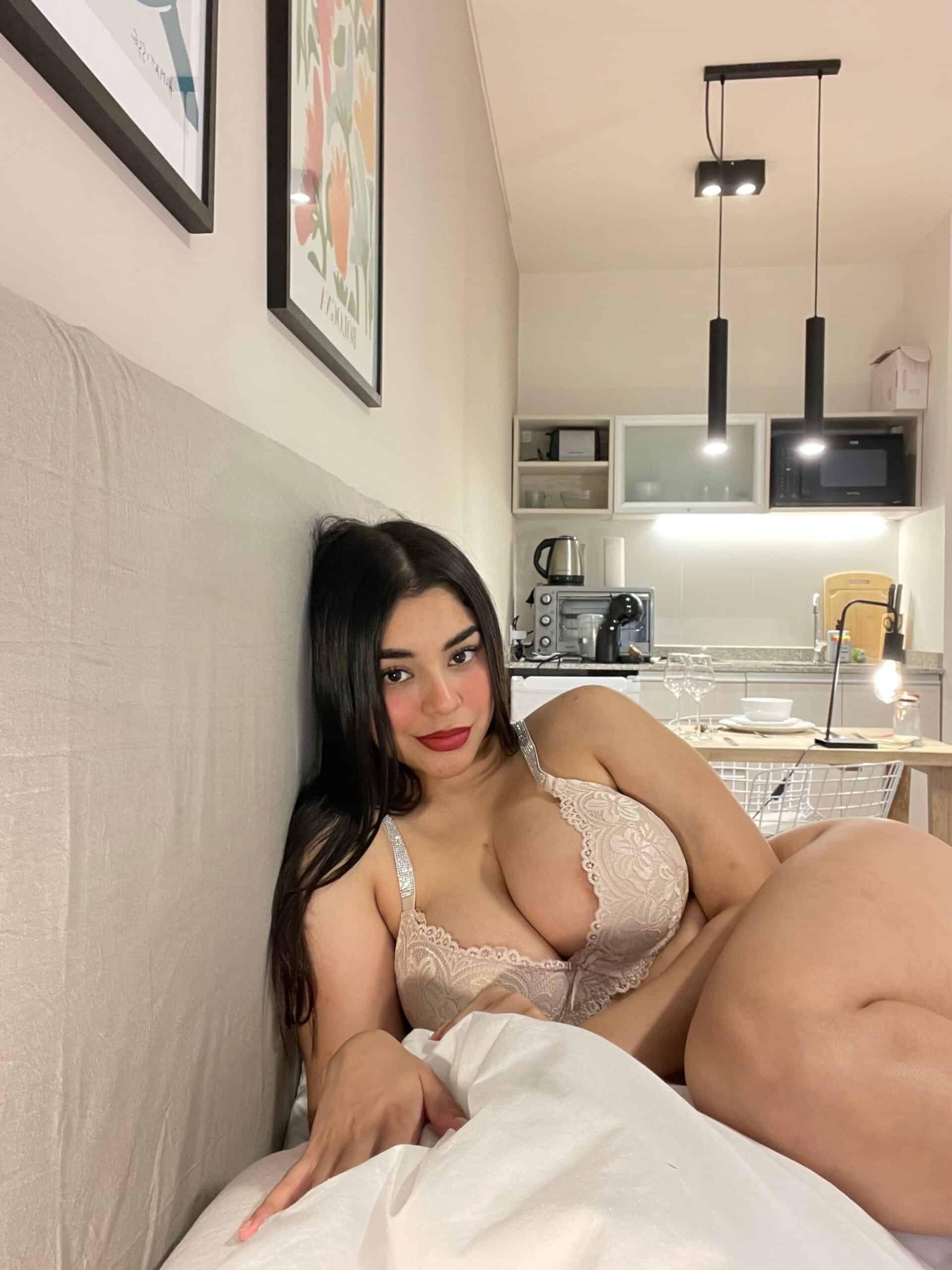 Angelina: la nena de grandes tetas y culo OnlyFans Leaks - Imagen 16